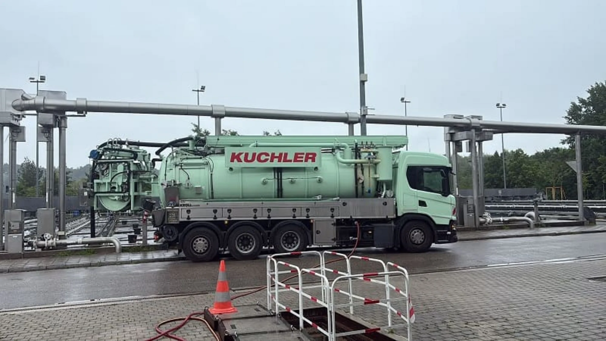 Kanalservice Wörth bei der Arbeit an Rohr und Kanal